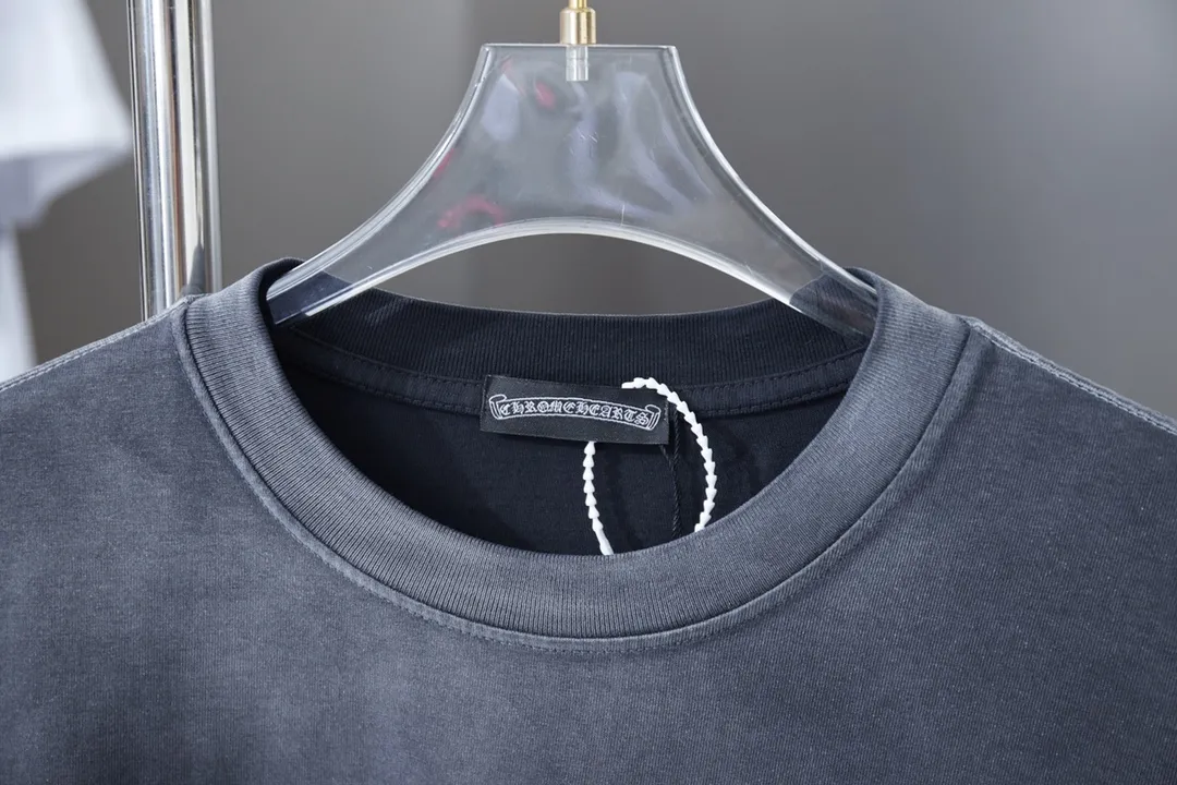 🅿️220 Ch*ome Hearte CH 25SS early spring new model, hot diamond cross pattern short sleeves, light luxury, essential item for daily commuting for men and women, correct version, welcome to compare, detailed features · 280g 100% pure cotton double yarn jersey fabric · Special thickened 32 pieces of double-strand 1X1 thread in the same vat custom dyeing · Kangli digital printing ➕Imported Australian matte pearlescent diamonds. Ready-made garments are dyed. Then do the faded fried snowflake process, then wash it to make it look old. Common washing improves the effect · Double-needle stitching across seams · Original main mark, washed tag, branded moisture-proof paper packaging Color: black/dark sapphire blue/brown army green Size: S/M/L/XL